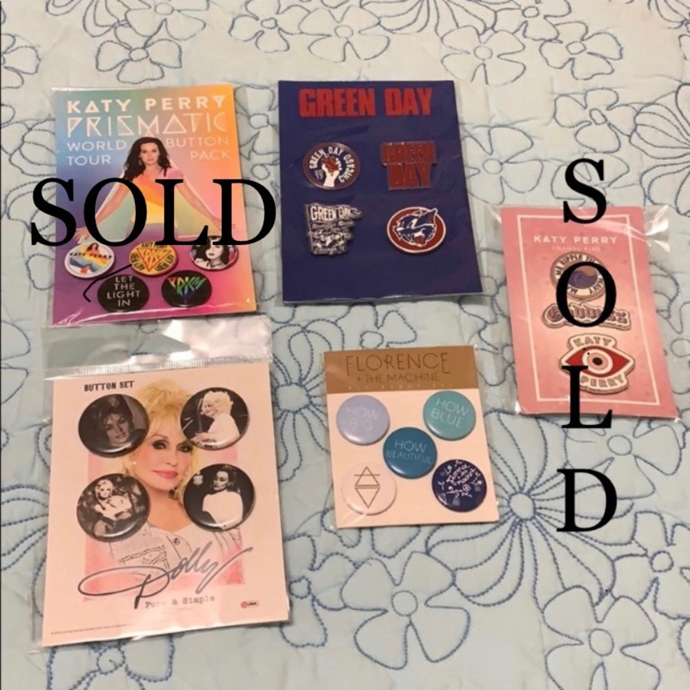🌝Concert Buttons/Pins $25/all, $10 each